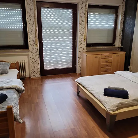 Haus 140 Qm Fuer Monteure Apartment
